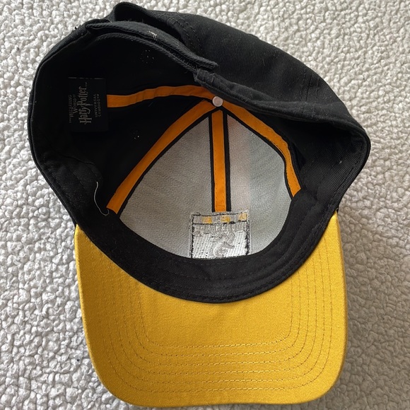 Wizarding World Universal Studios Hufflepuff hat - Picture 3 of 5